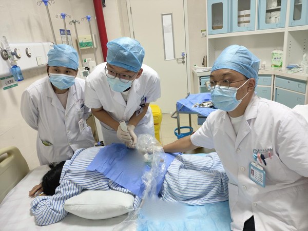 腎內(nèi)科腎穿刺活檢.png